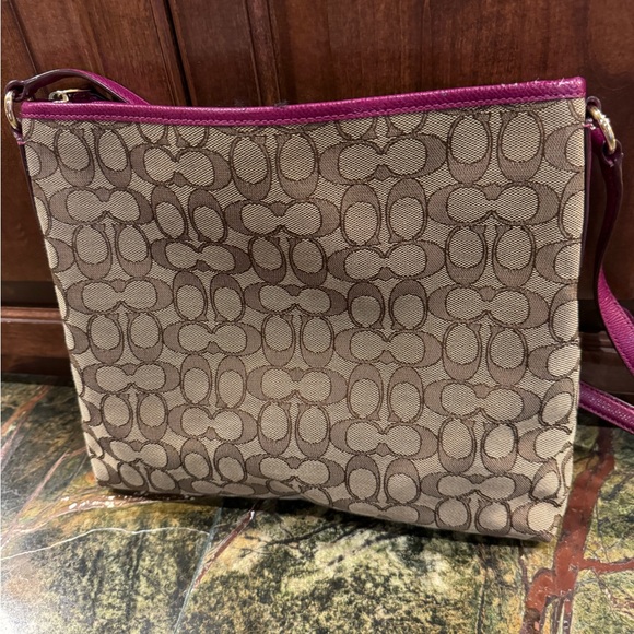 Coach crossbody - Picture 2 of 3